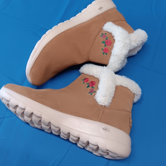 SKECHERS Women's Air Cooled Goga Mat  Tan Embroidered Ankle Boots - 8 - Picture 1 of 10